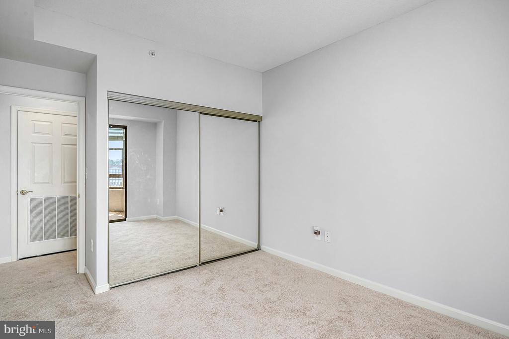 19350 Magnolia Grove Sq #405