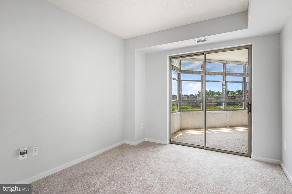 19350 Magnolia Grove Sq #405