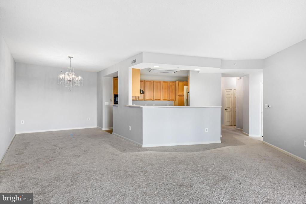 19350 Magnolia Grove Sq #405