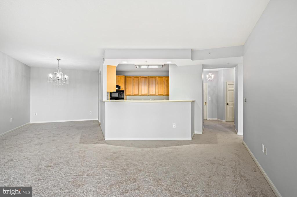 19350 Magnolia Grove Sq #405