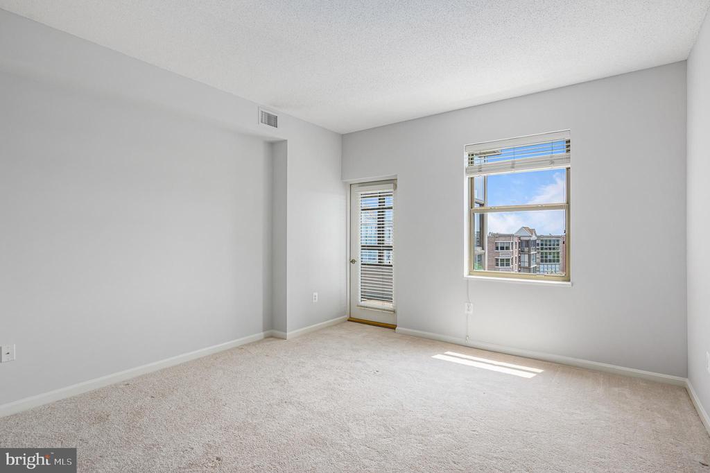 19350 Magnolia Grove Sq #405