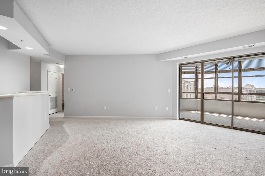19350 Magnolia Grove Sq #405