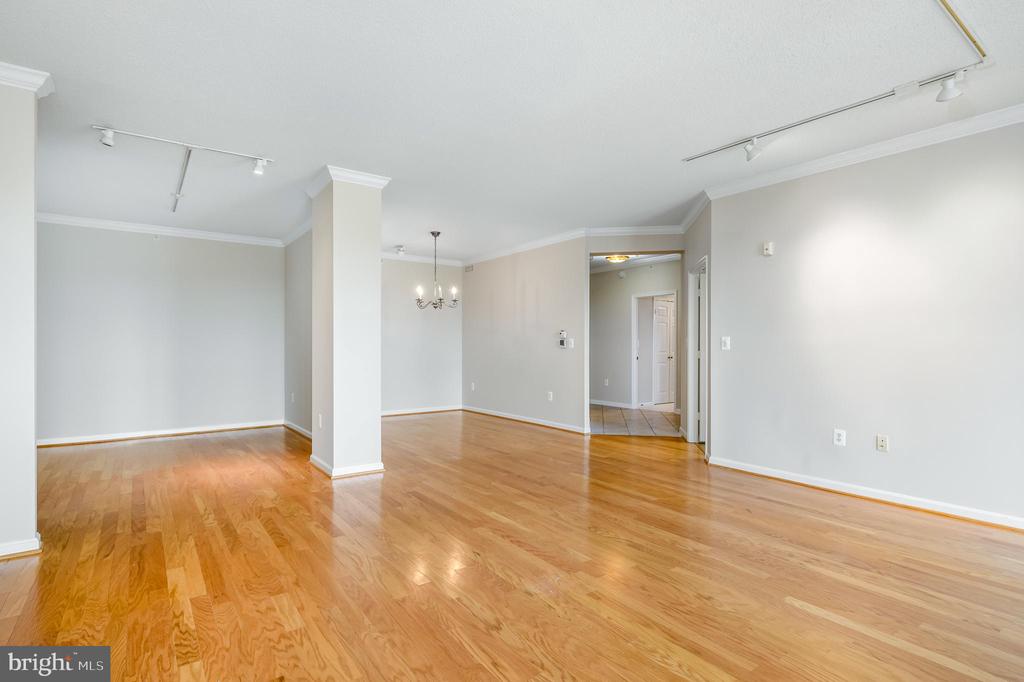 19360 Magnolia Grove Sq #417