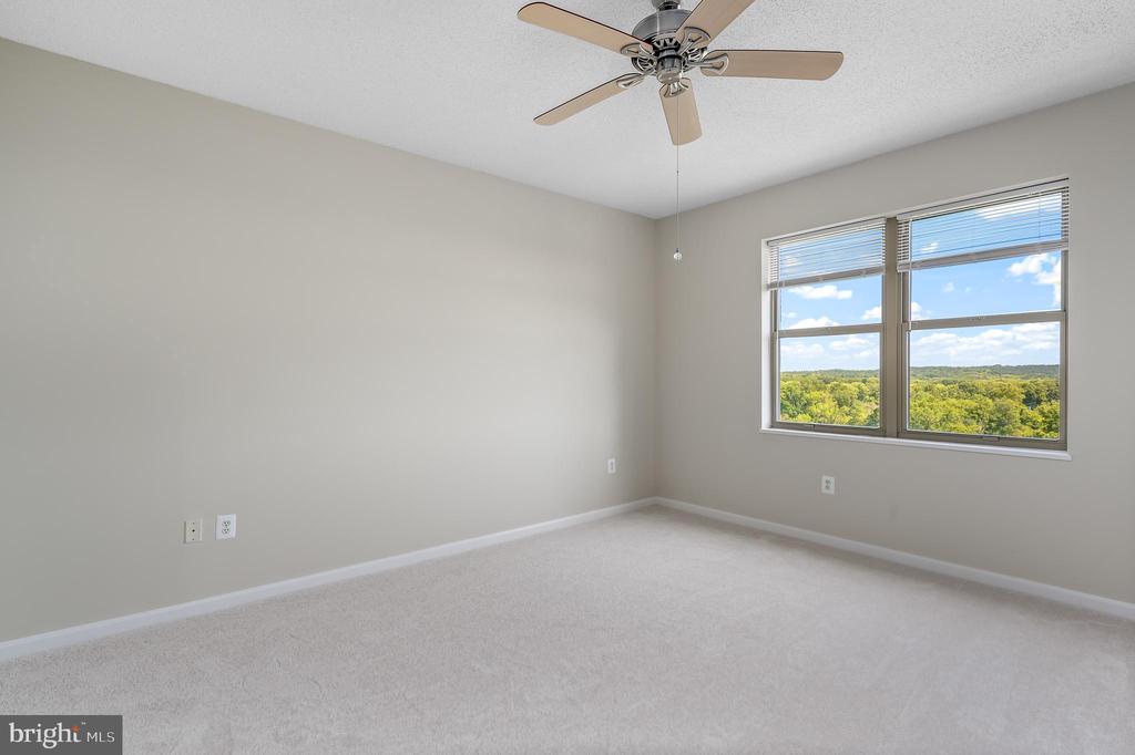 19360 Magnolia Grove Sq #417
