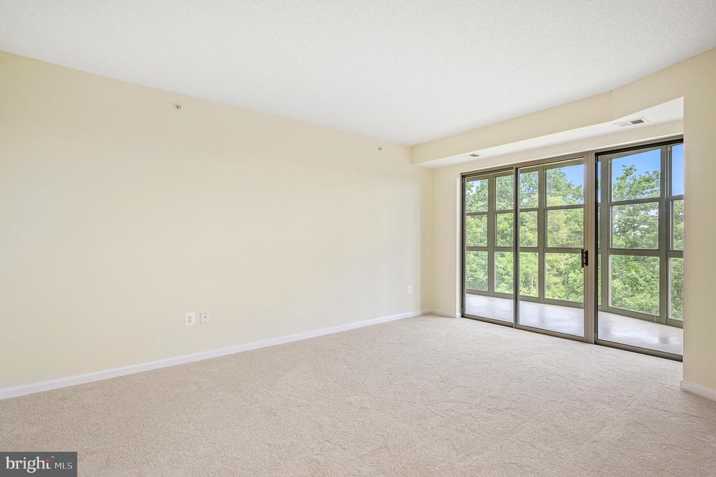 19350 Magnolia Grove Sq #411