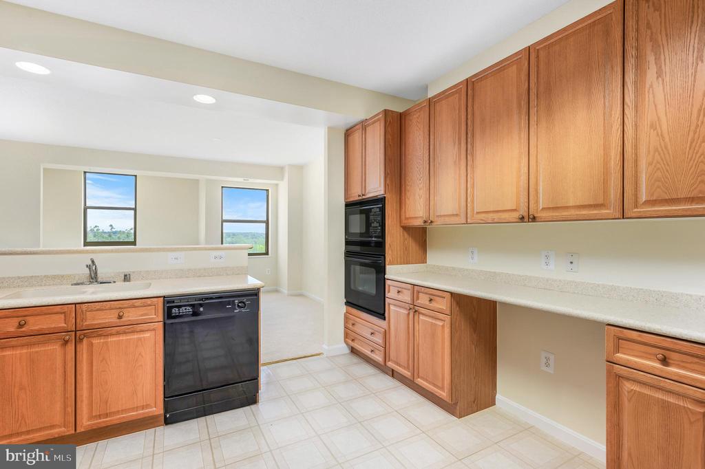 19350 Magnolia Grove Sq #411