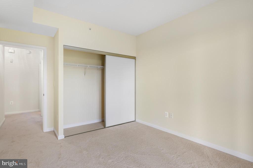 19350 Magnolia Grove Sq #411