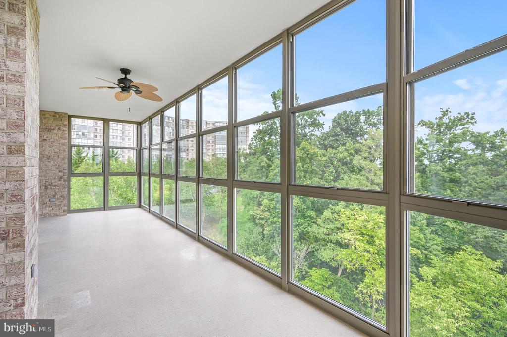 19350 Magnolia Grove Sq #411