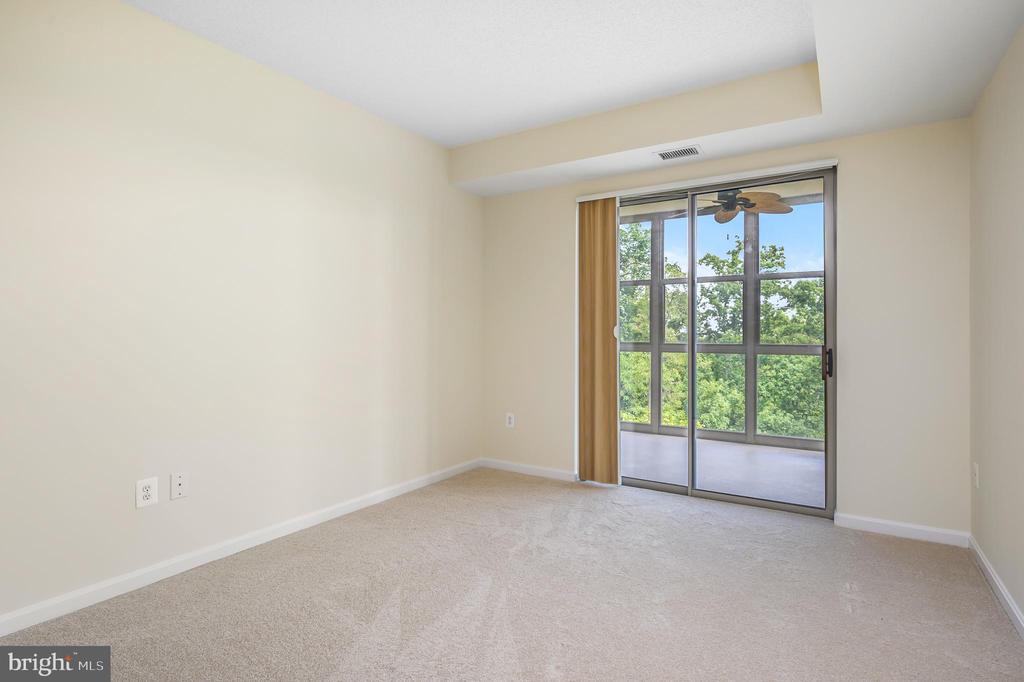 19350 Magnolia Grove Sq #411