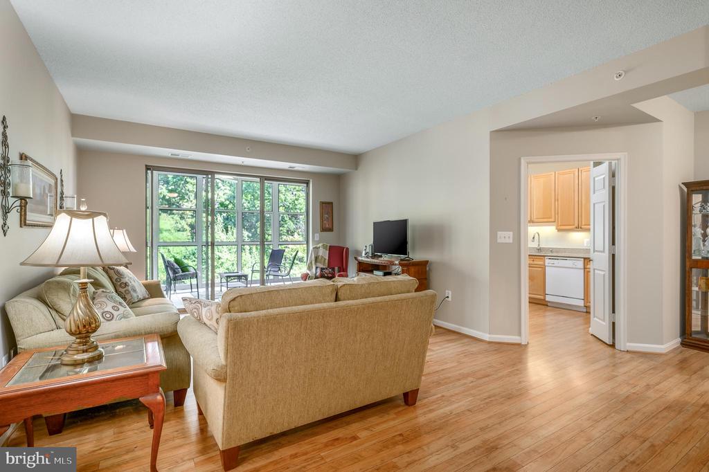 19350 Magnolia Grove Sq #112