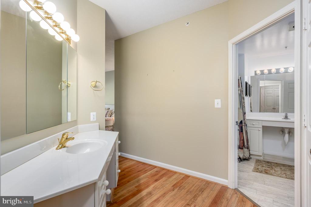 19350 Magnolia Grove Sq #112