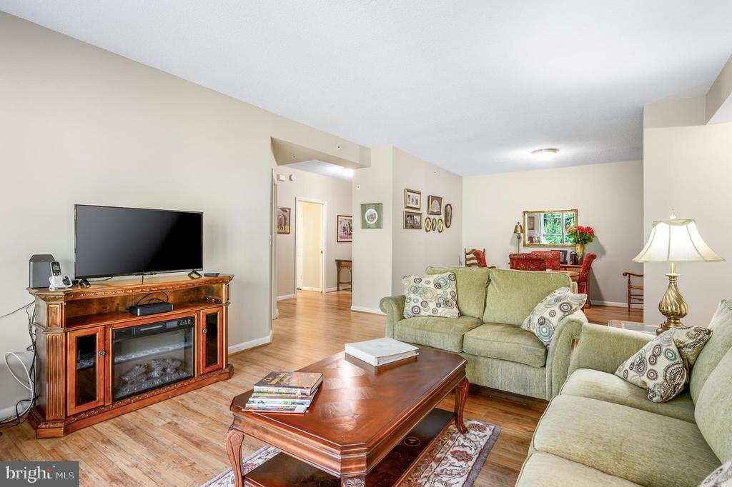 19350 Magnolia Grove Sq #112