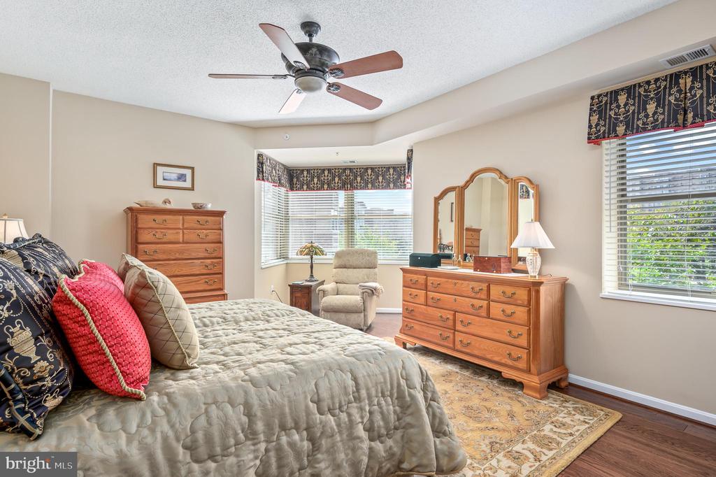19350 Magnolia Grove Sq #109