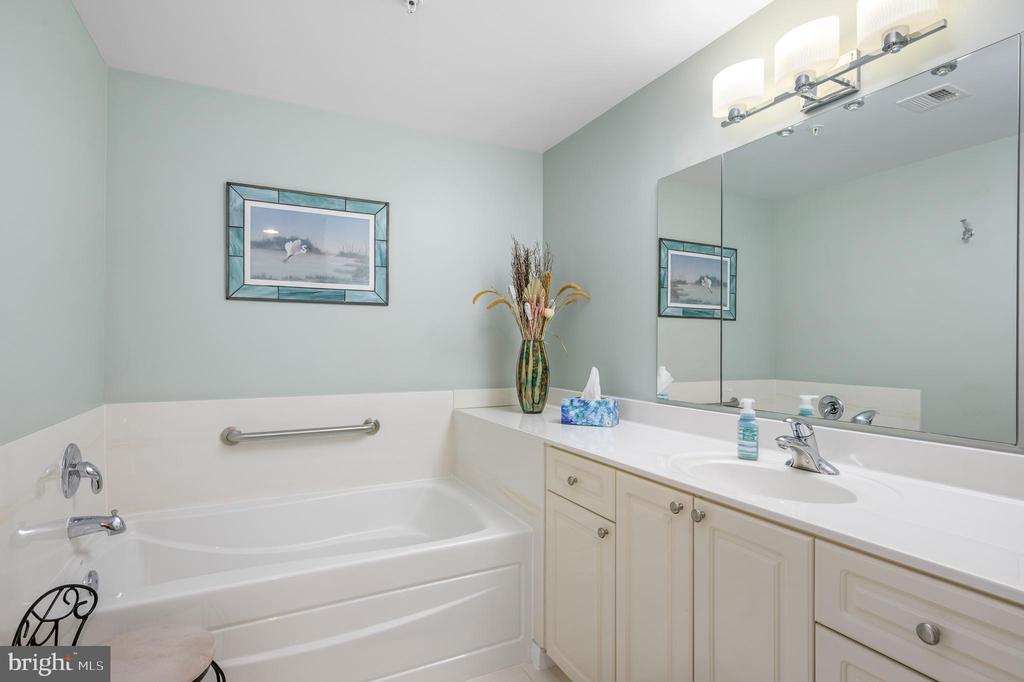 19350 Magnolia Grove Sq #109