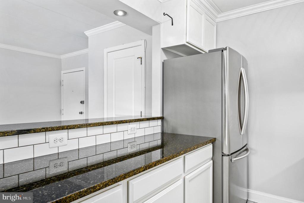 125-E Clubhouse Dr SW #1