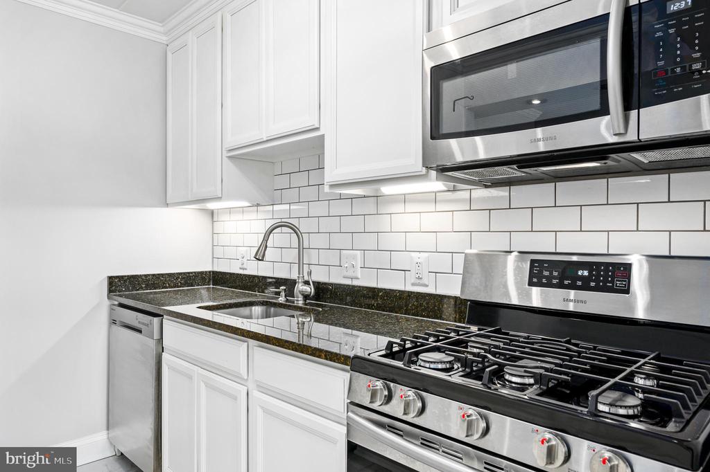 125-E Clubhouse Dr SW #1