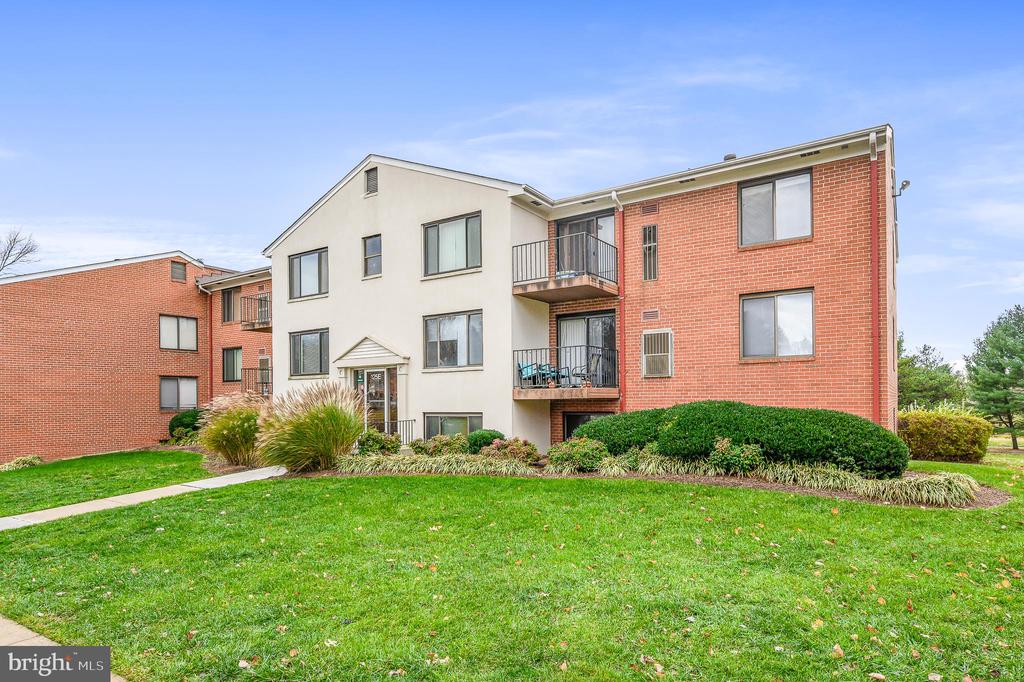 125-E Clubhouse Dr SW #1