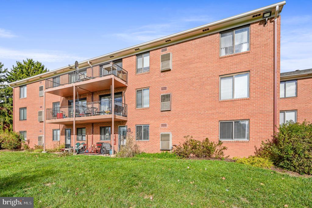 125-E Clubhouse Dr SW #1