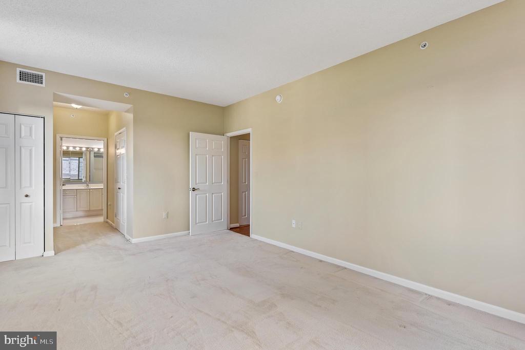 19355 CYPRESS RIDGE TER #406
