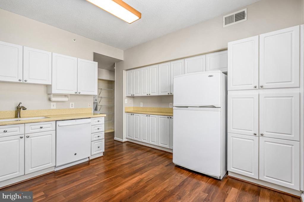19375 Cypress Ridge Ter #906