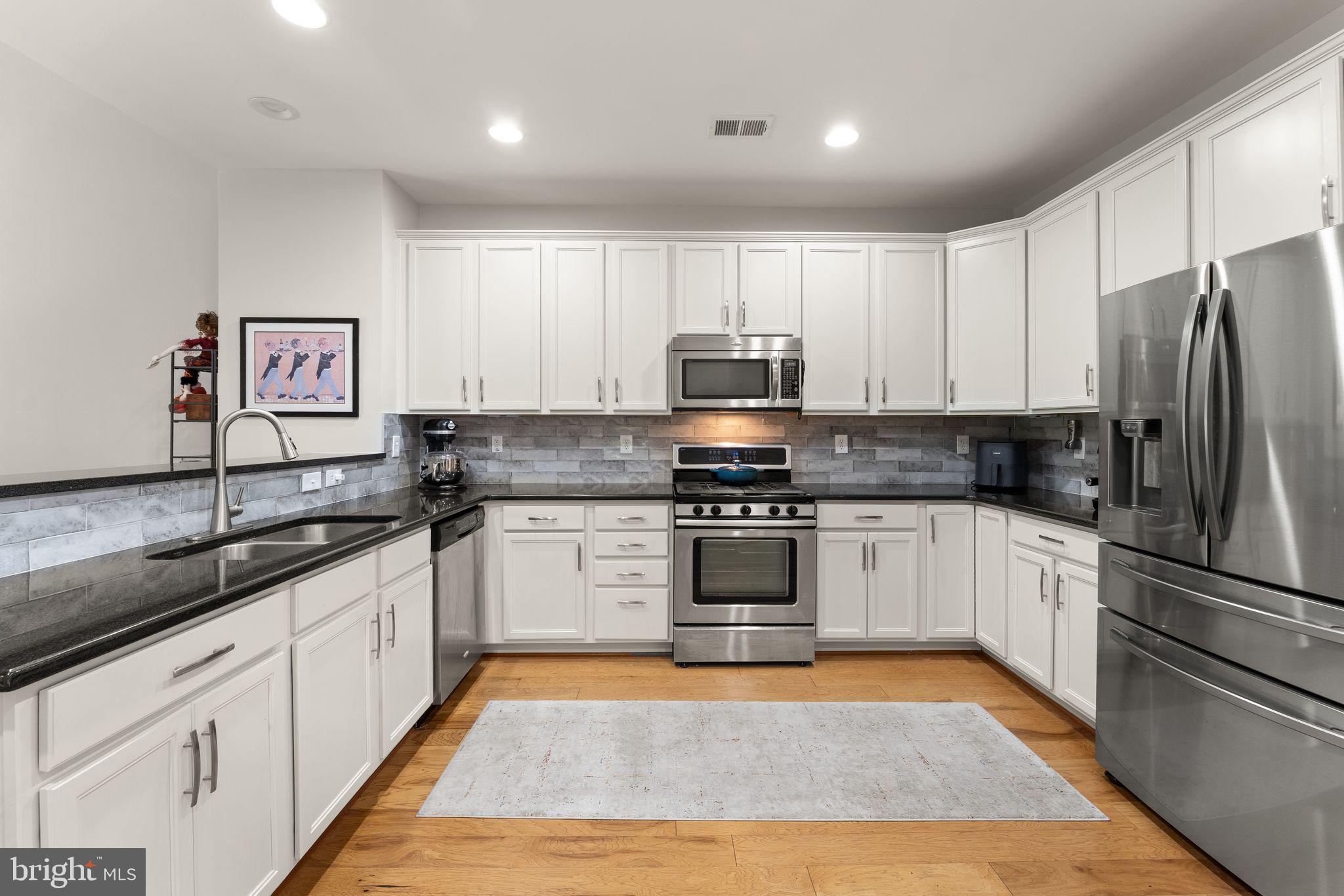 44360 Oakmont Manor Sq