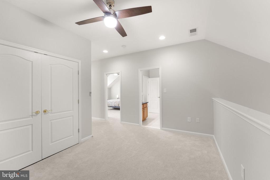 44360 Oakmont Manor Sq