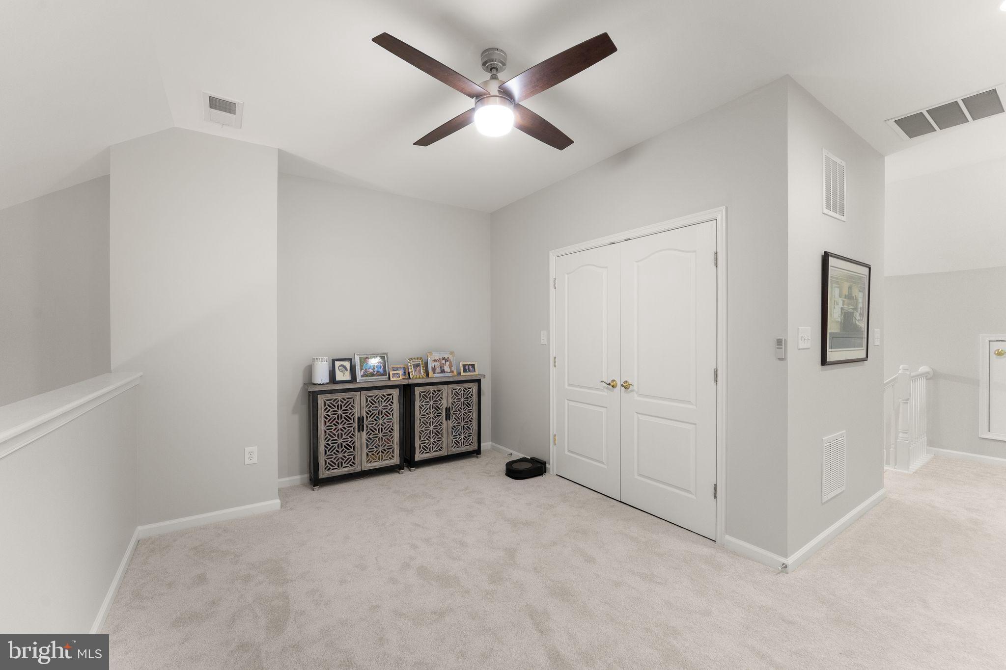 44360 Oakmont Manor Sq