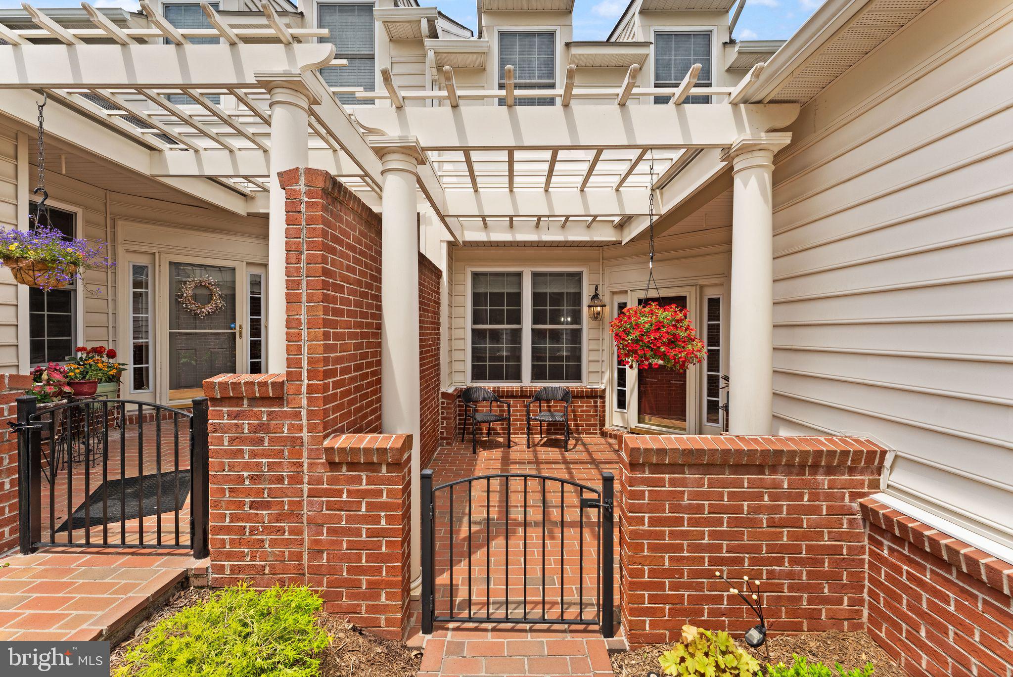 44360 Oakmont Manor Sq