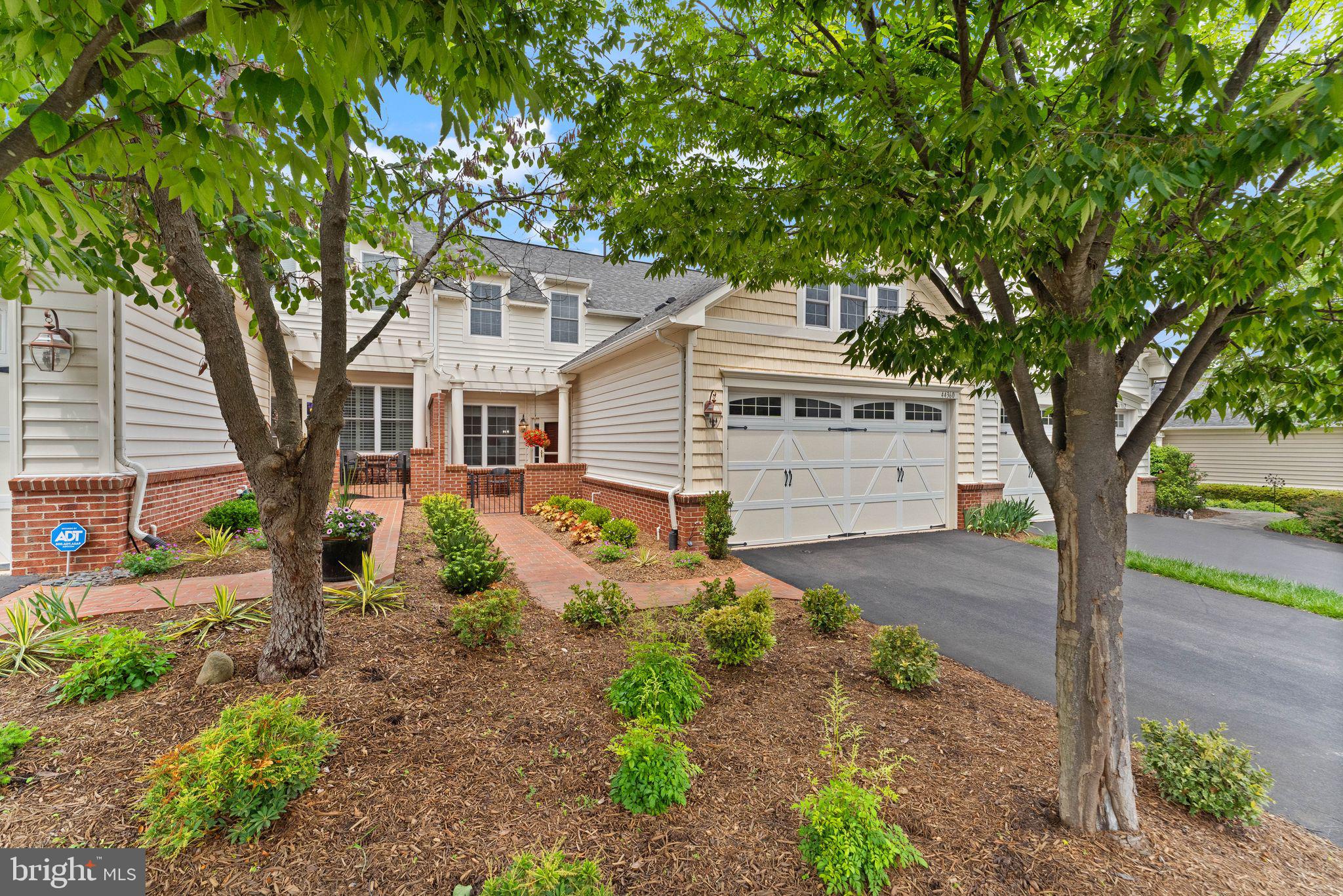 44360 Oakmont Manor Sq