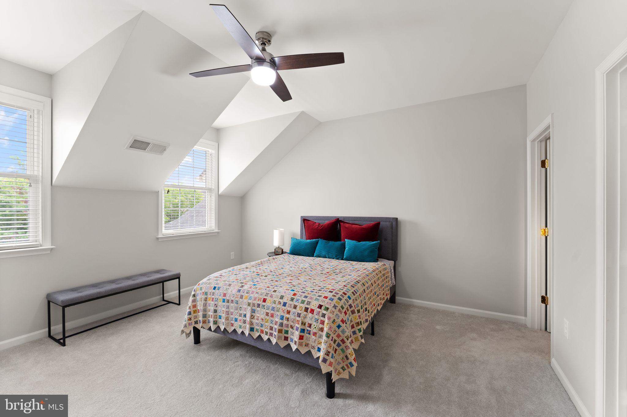 44360 Oakmont Manor Sq