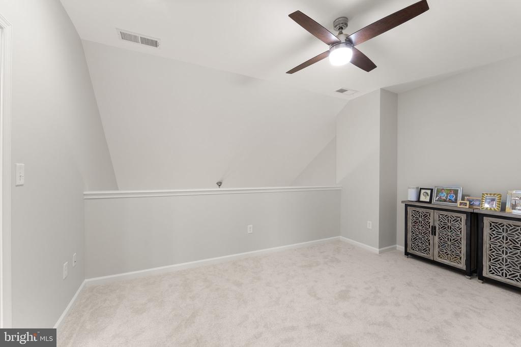 44360 Oakmont Manor Sq