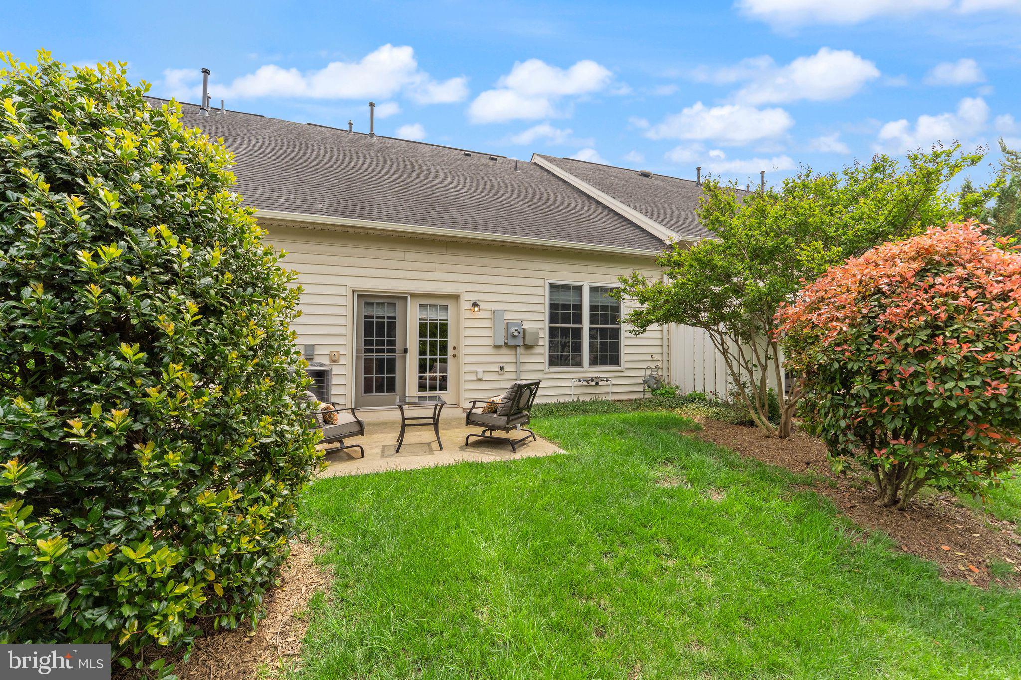 44360 Oakmont Manor Sq