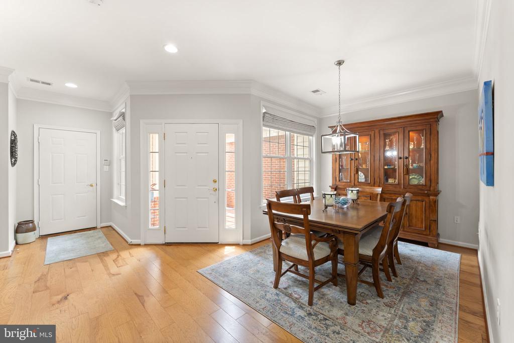 44360 Oakmont Manor Sq