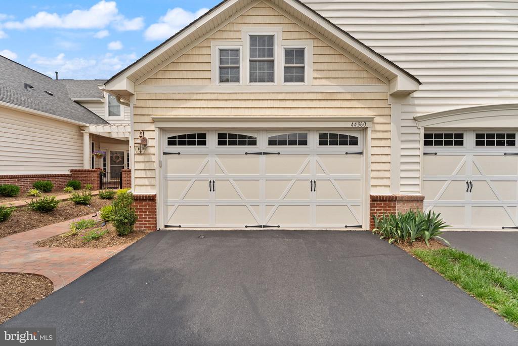 44360 Oakmont Manor Sq