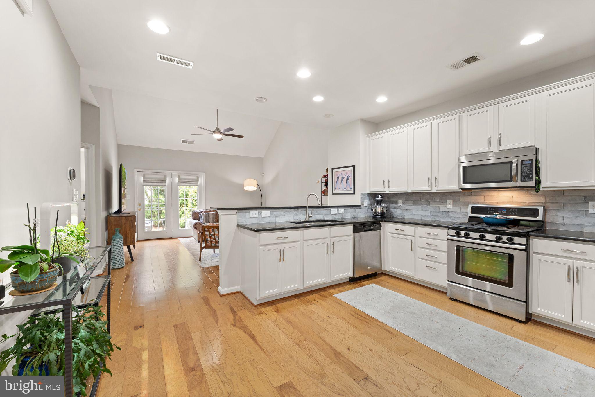 44360 Oakmont Manor Sq