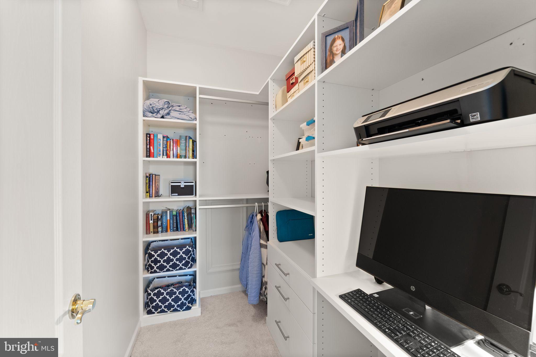 44360 Oakmont Manor Sq