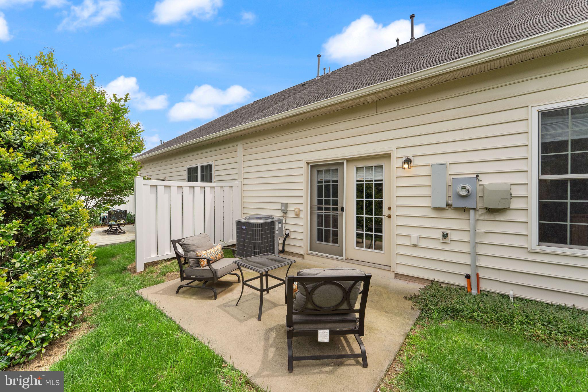 44360 Oakmont Manor Sq