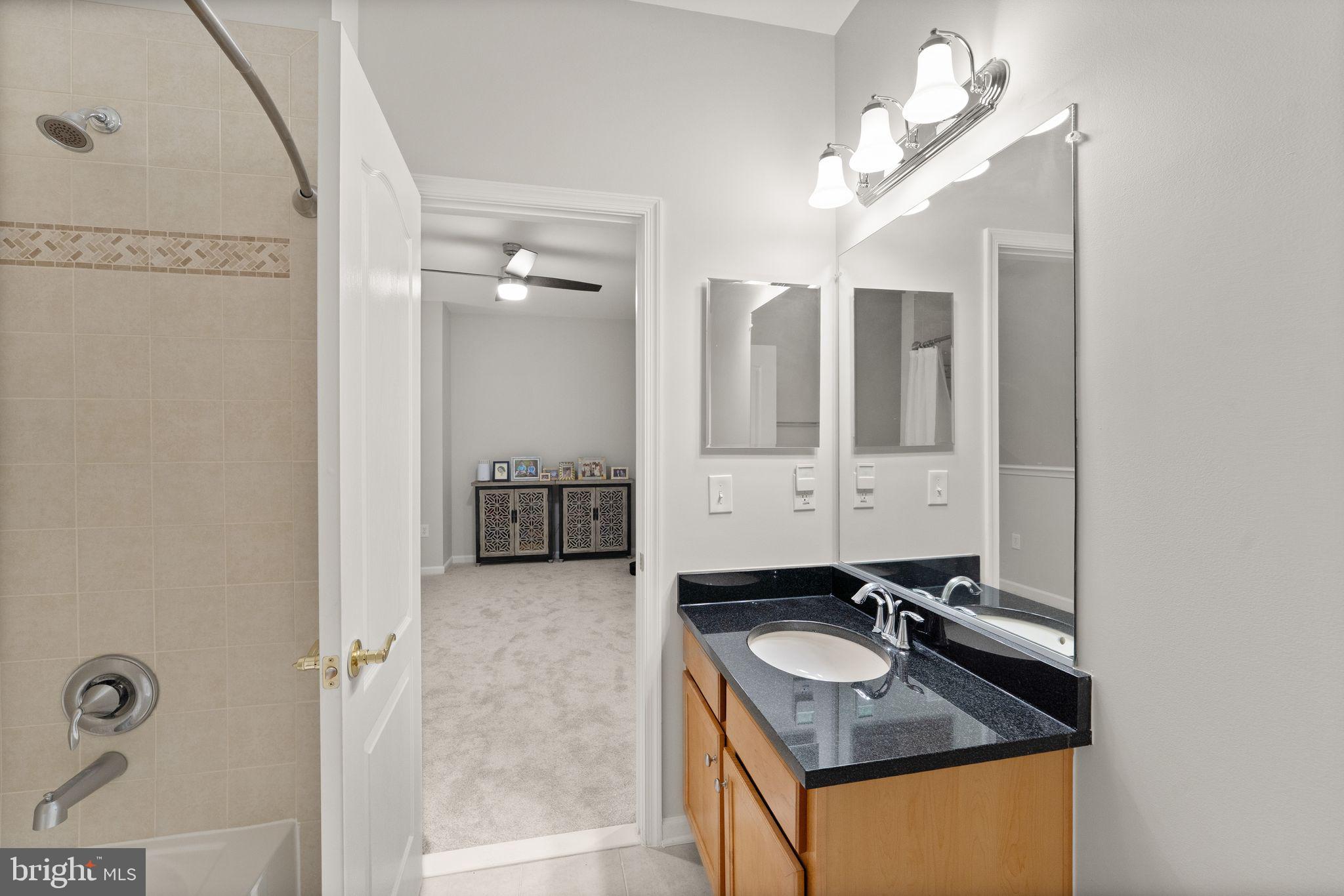 44360 Oakmont Manor Sq