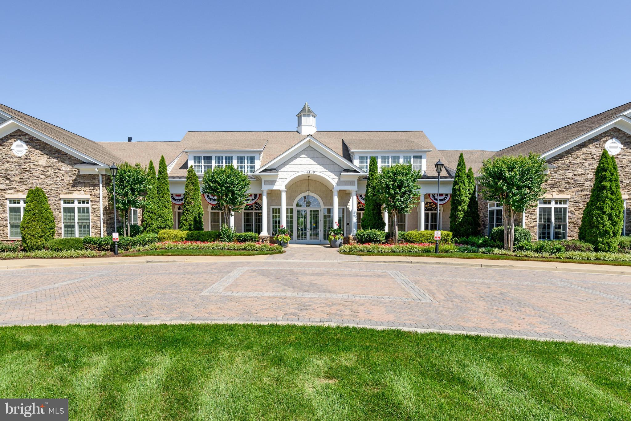 44360 Oakmont Manor Sq