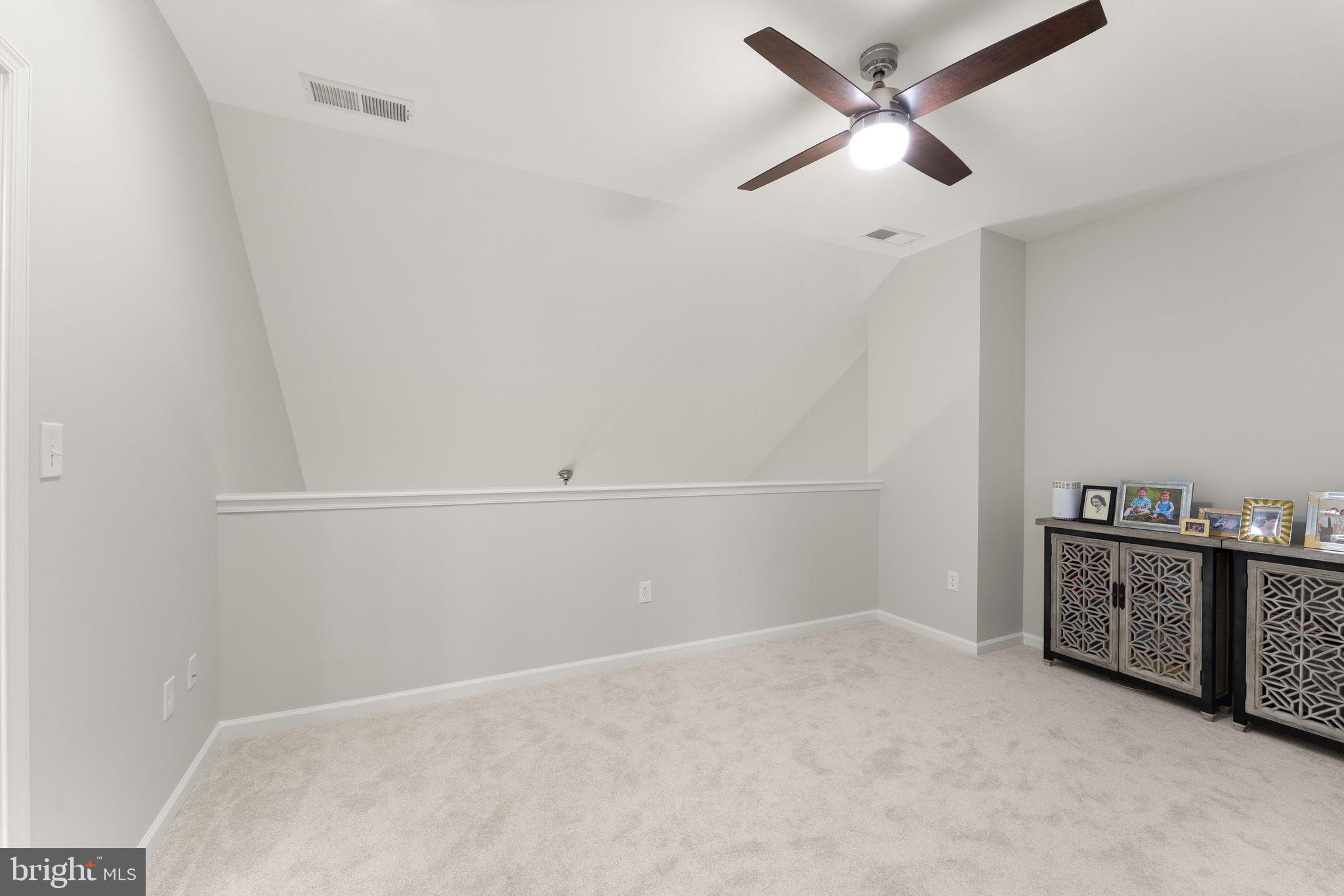 44360 Oakmont Manor Sq