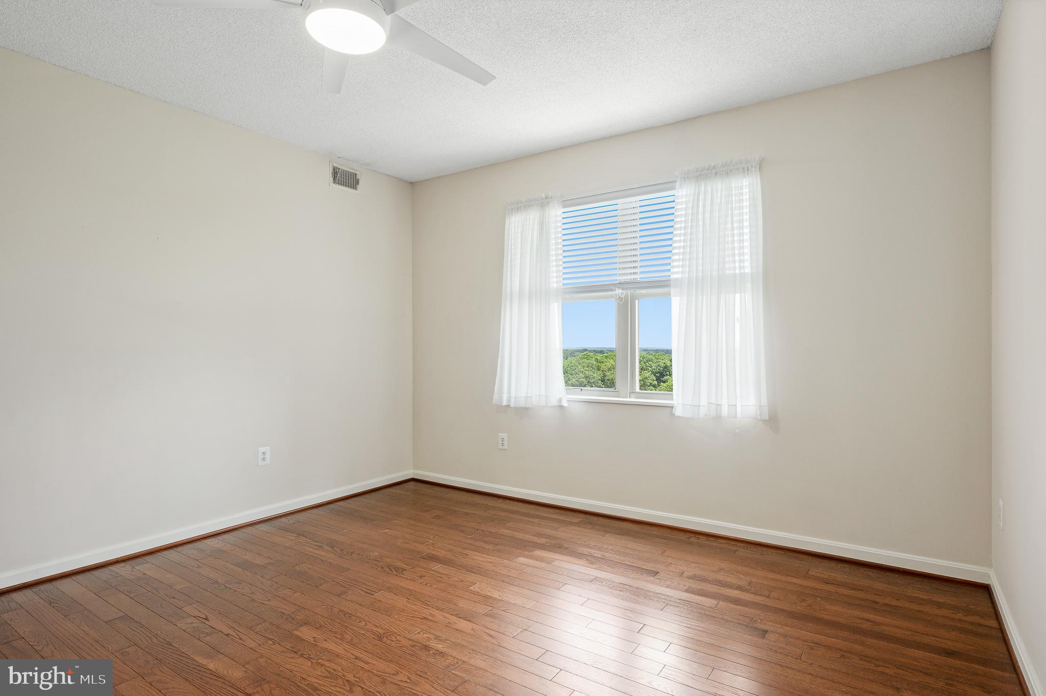 19370 Magnolia Grove Sq #410