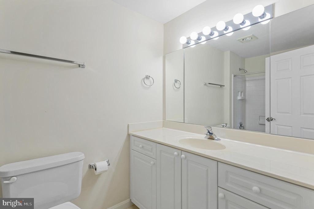19370 Magnolia Grove Sq #410