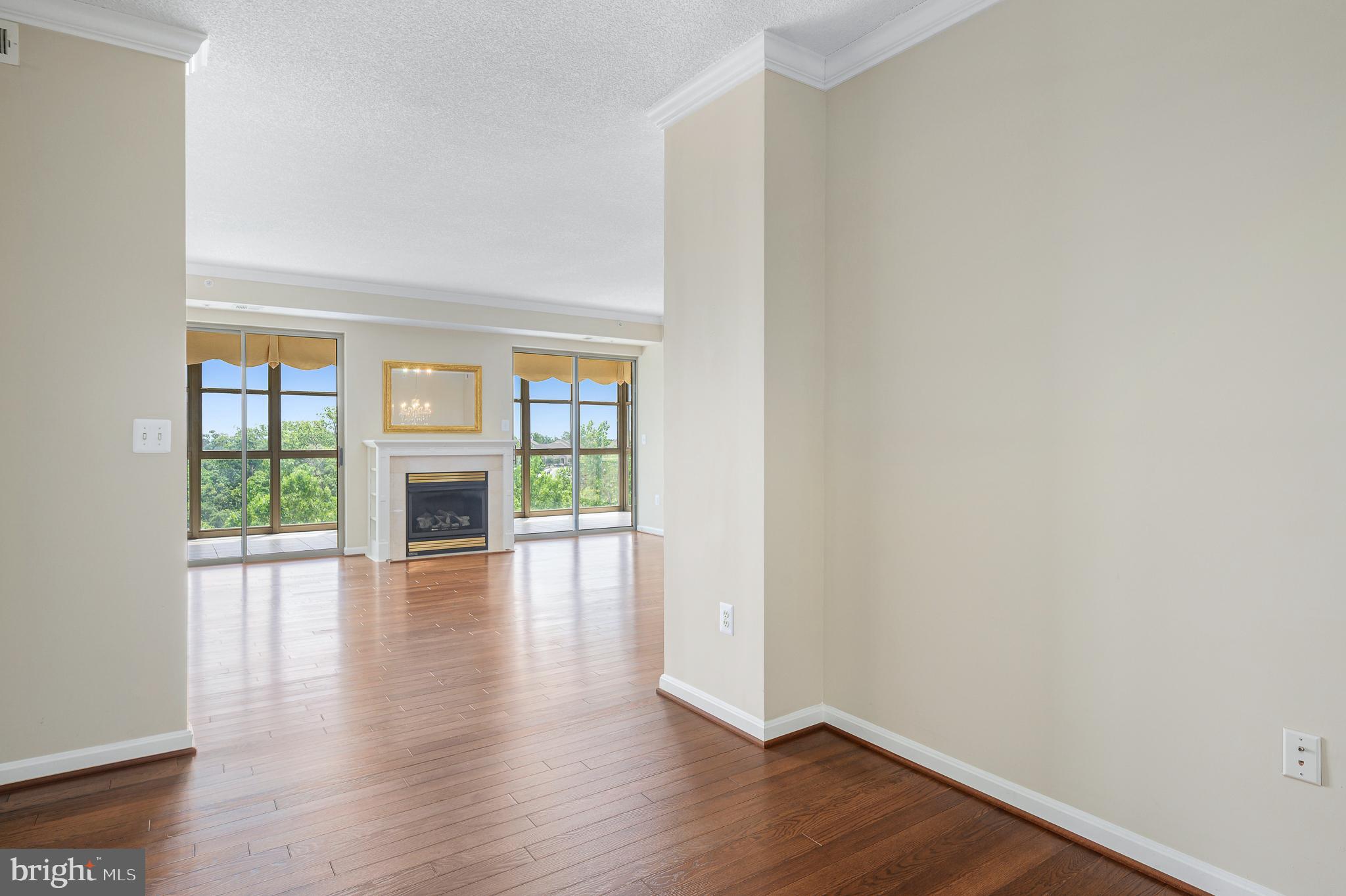 19370 Magnolia Grove Sq #410