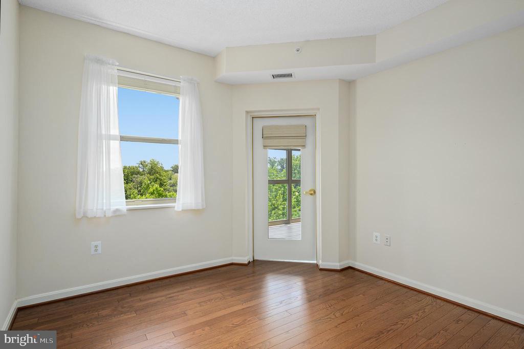 19370 Magnolia Grove Sq #410