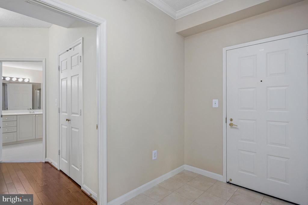 19370 Magnolia Grove Sq #410