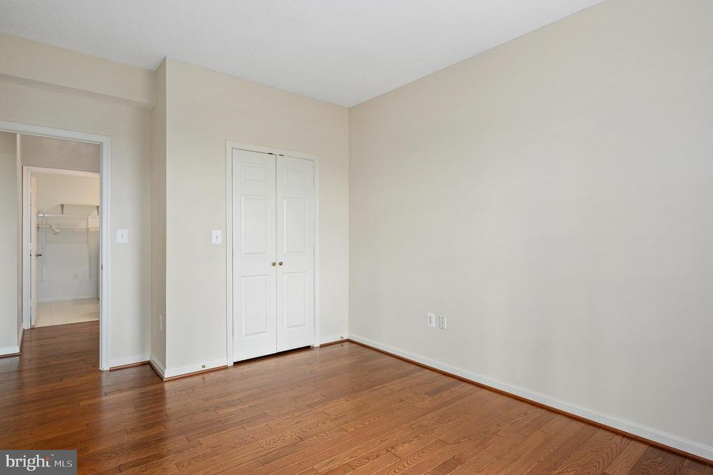 19370 Magnolia Grove Sq #410