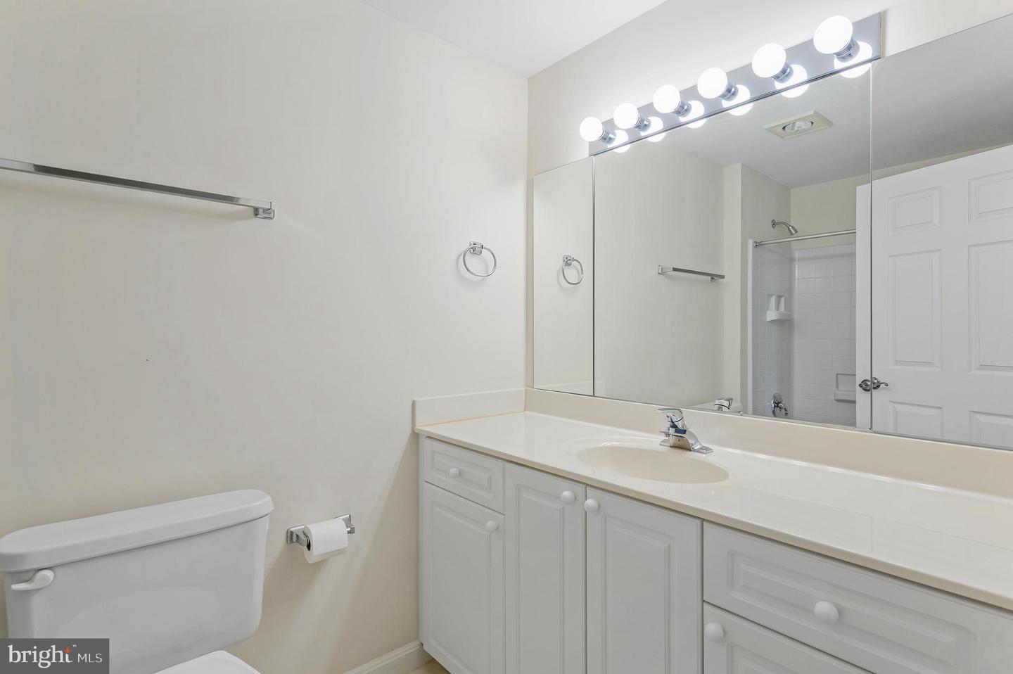 19370 Magnolia Grove Sq #410