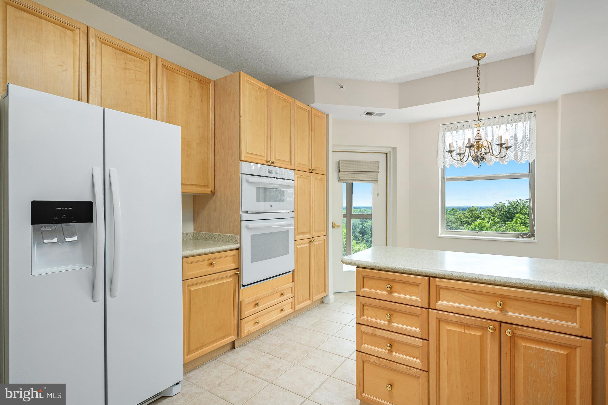 19370 Magnolia Grove Sq #410