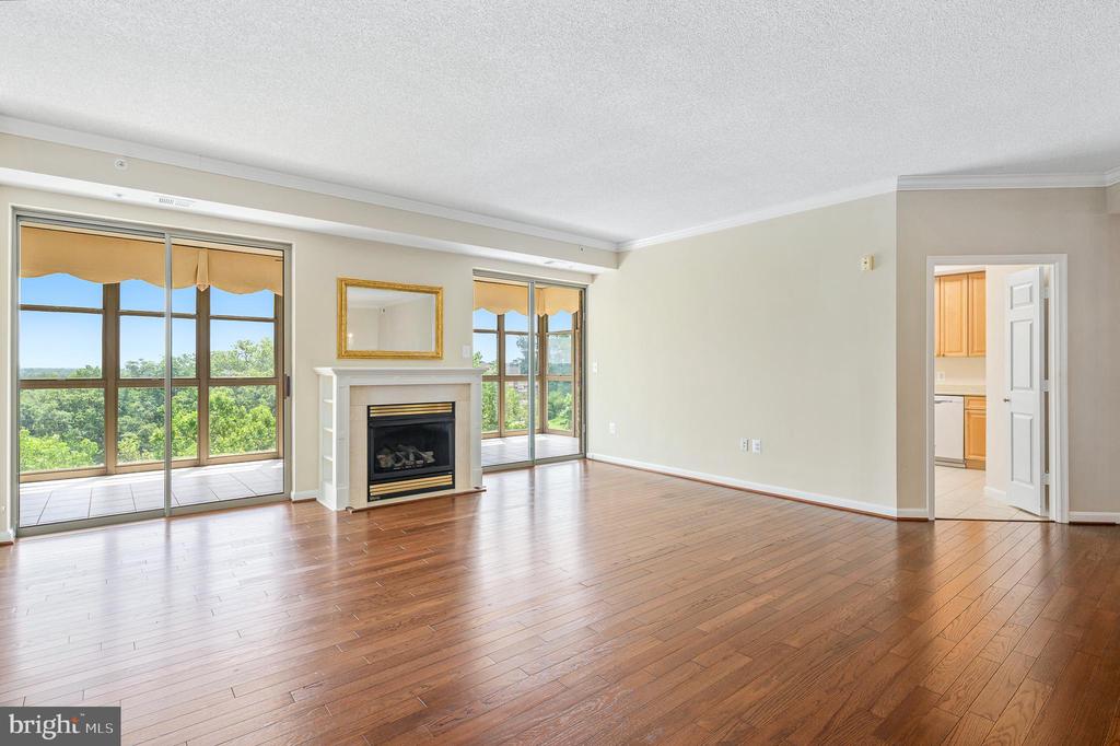 19370 Magnolia Grove Sq #410