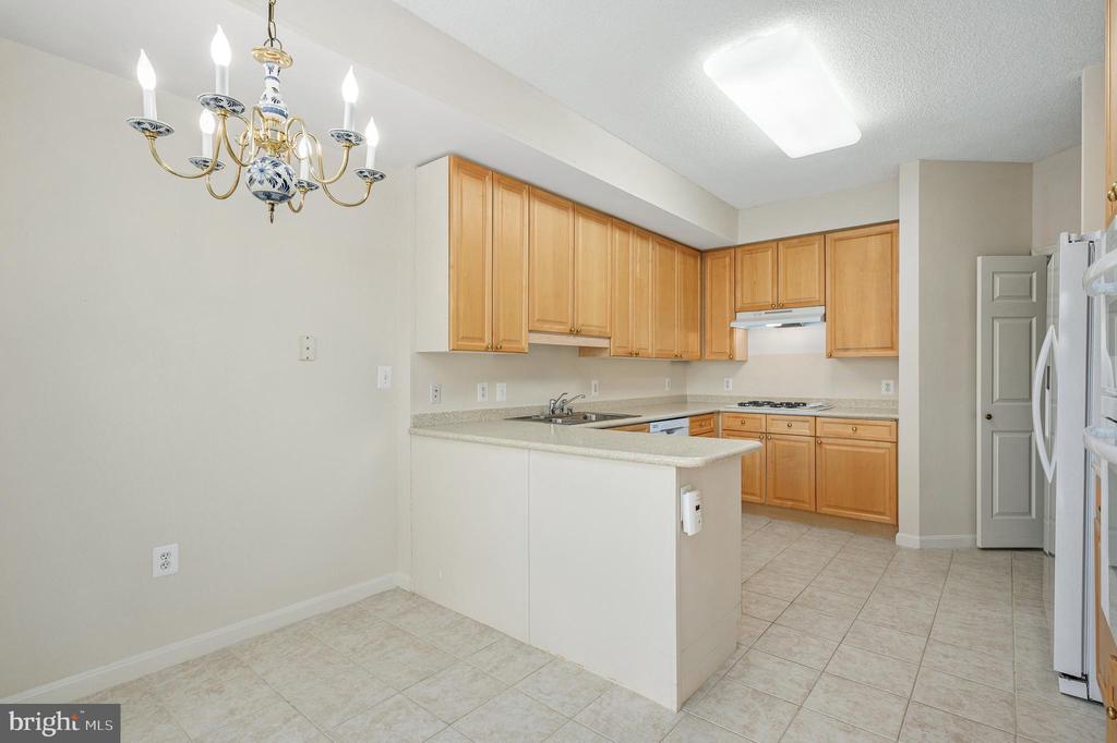 19370 Magnolia Grove Sq #410